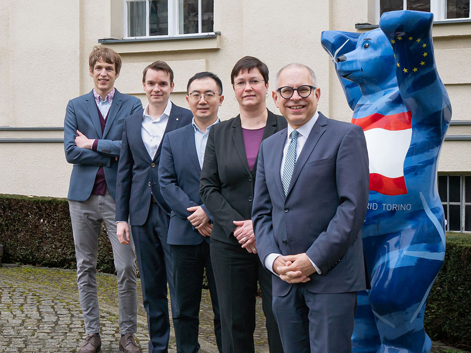Team of the chair of  CHAIR OF INTERNATIONAL MANAGEMENT AND STRATEGIC MANAGEMENT,with Back from left to right: Felix Rödder, Sebastian Baldermann, Tobias Romey, Bianca Voyé; Front from left to right: Thao Pham, Prof. Dr. Stefan Schmid, Anna Mechelhoff, Berlin campus, ESCP