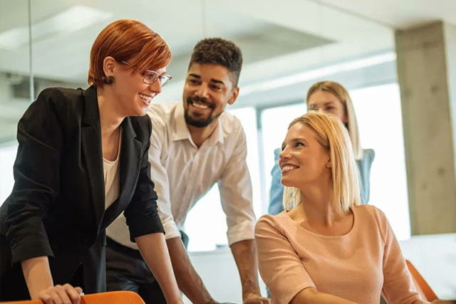 Work meeting [Adobe Stock - bernardbodo]